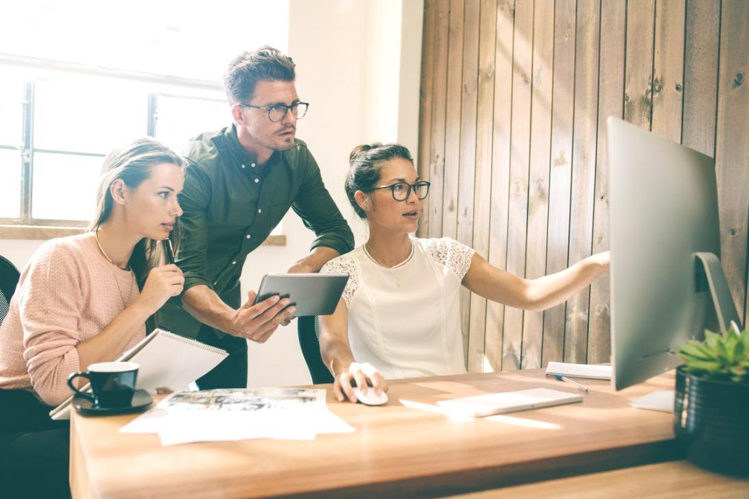 Estudiantes aplicando técnicas de aprendizaje energético